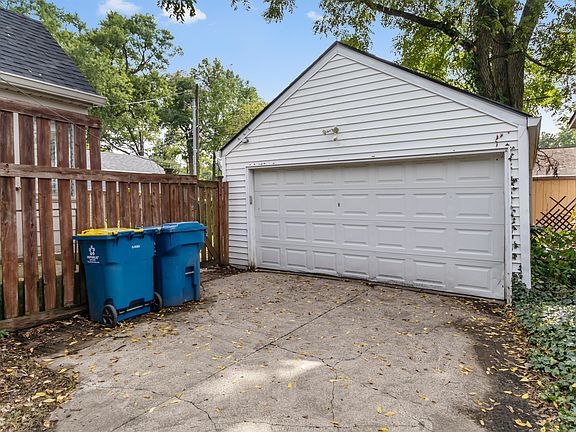 3rd image of 2533 Kessler Boulevard East Dr