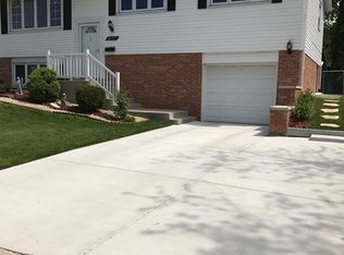 9137 Barberry Ln, Oak Lawn, IL