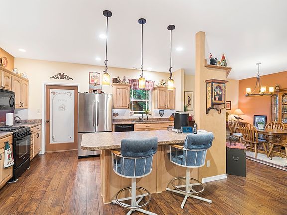 4th image of 70 N Carp Pl N