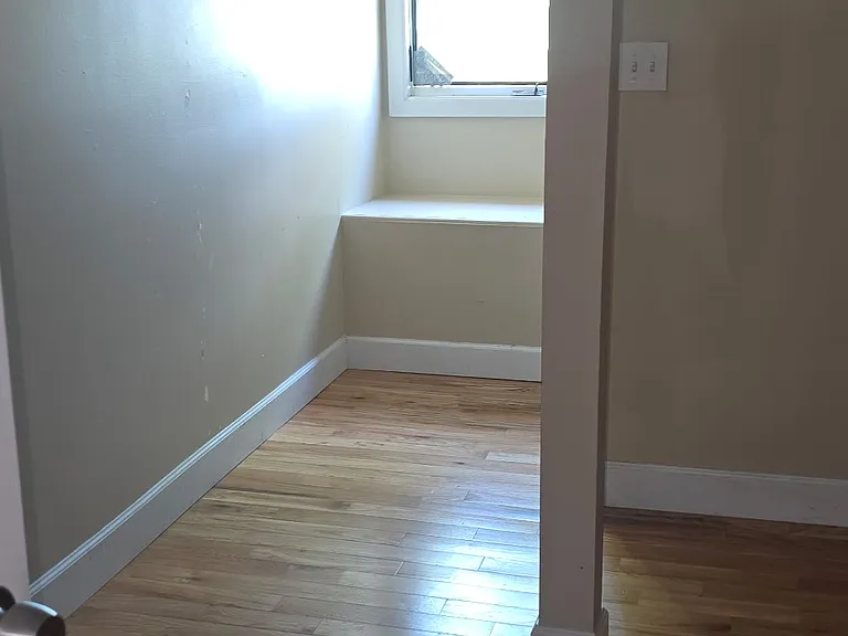 905 E 200 S #10 — Photo 7