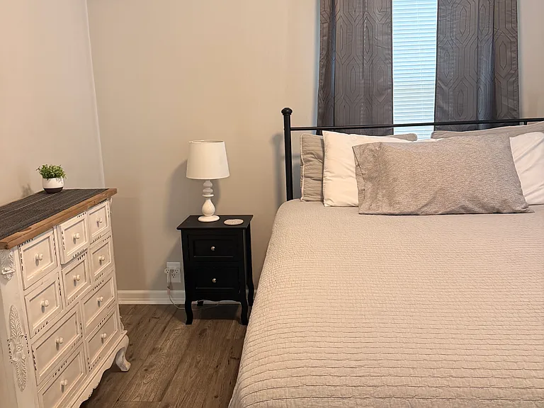 Queen Bed, Bedroom 2