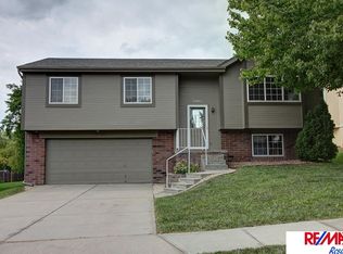 10906 Mary St, Omaha, NE 68164