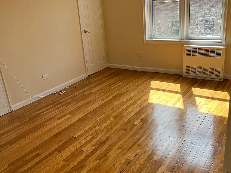 14209 Barclay Ave #4B — Photo 1