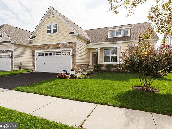 2nd image of 23809 Pembroke Ln