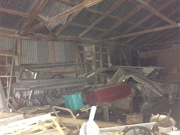 5th image of 835 Holly St