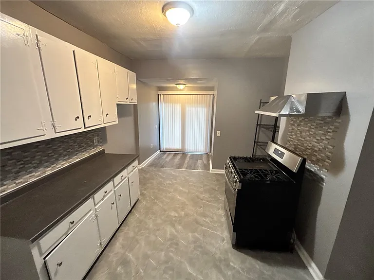 335 Cedarhurst St — Photo 14