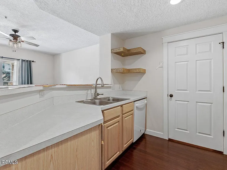 900 Bitner Rd #B16 — Photo 4