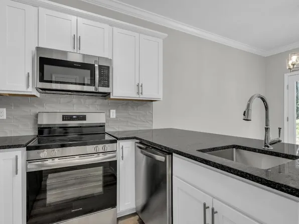 176 Hogan Heights Dr #8, Rossville, GA 30741