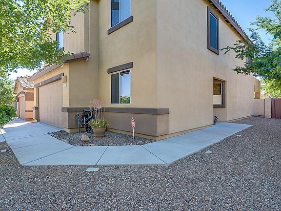 3rd image of 653 W Calle Tolmo