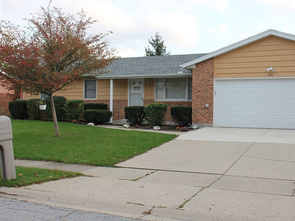 221 Gemini St - New Roof!