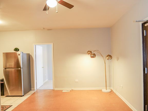 4th image of 1549 N Maplewood Ave Unit 1
