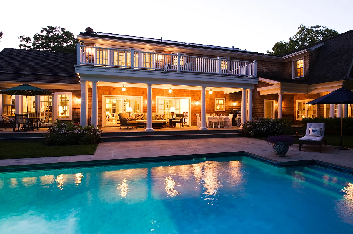 Building Photo - 320 Old Sag Harbor Rd