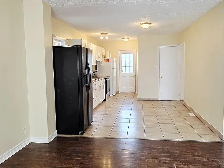 200 W Hellems Ave — Photo 3