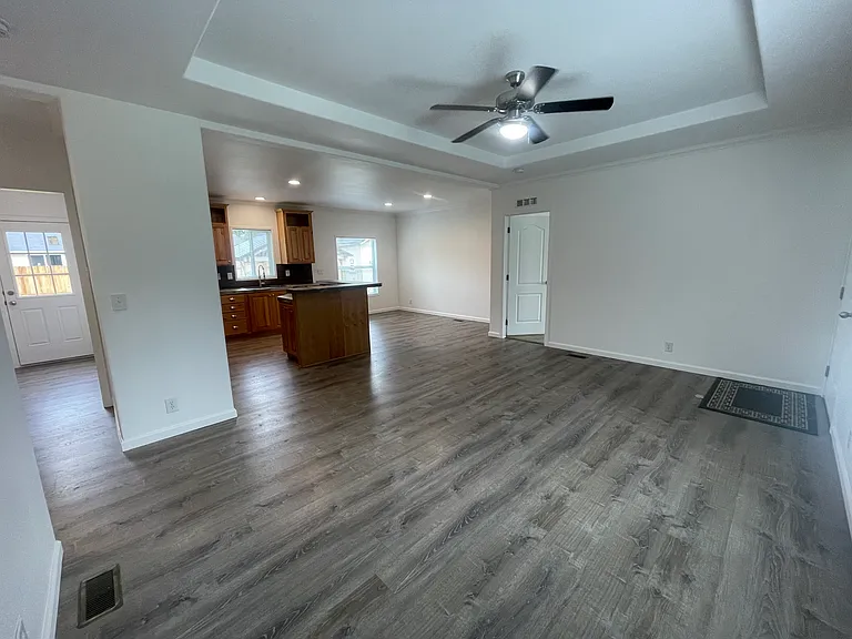 310 E Wood Ln — Photo 4