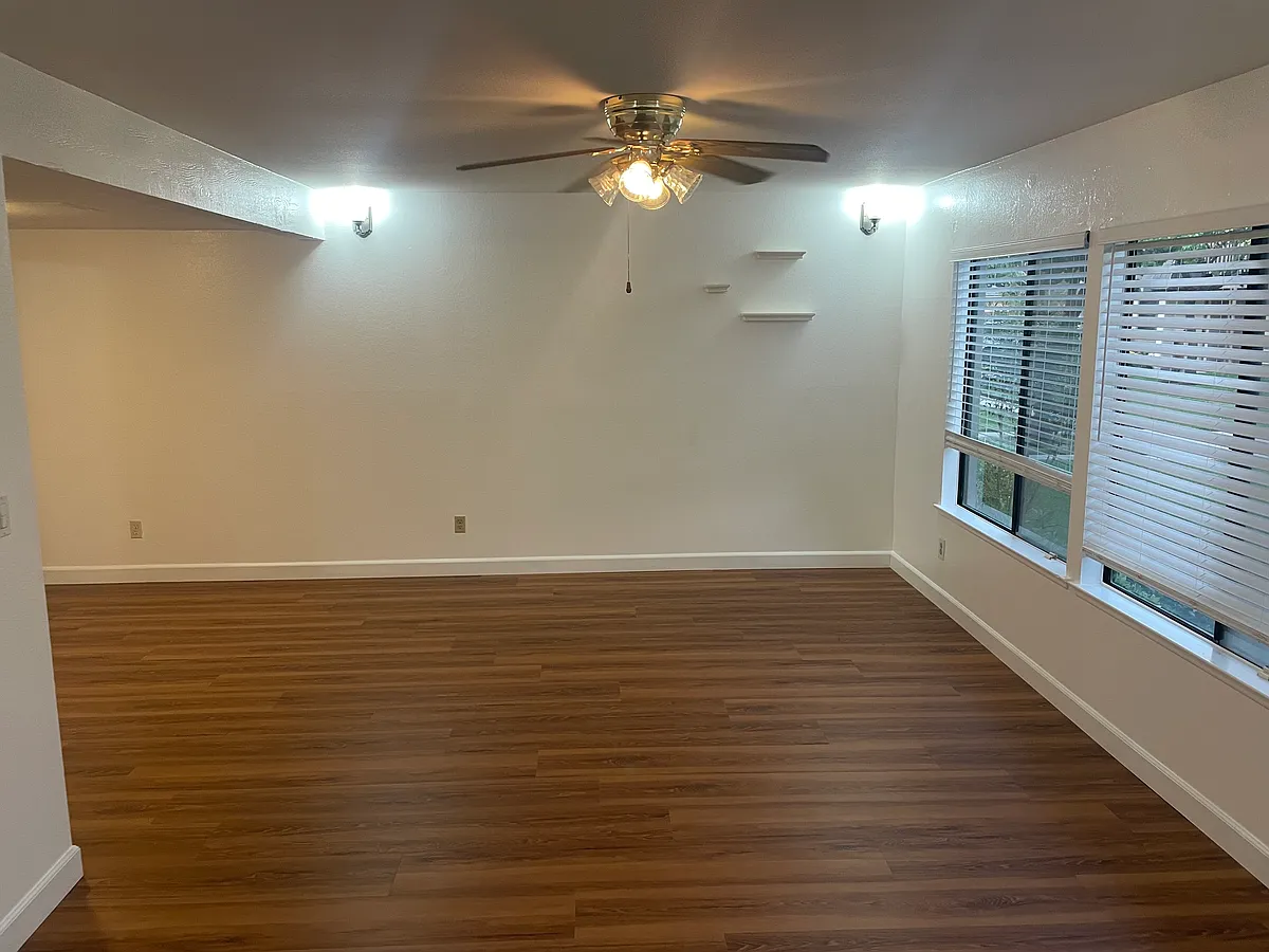 Building Photo - 16026 Timberhill Ln