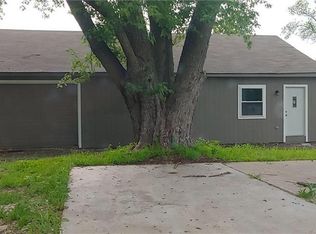 101 Oscar St, Paola, KS 66071