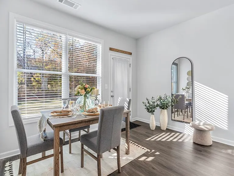 465 Collins Industrial Way — Photo 4