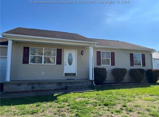 705 University Ln, Point Pleasant, WV 25550