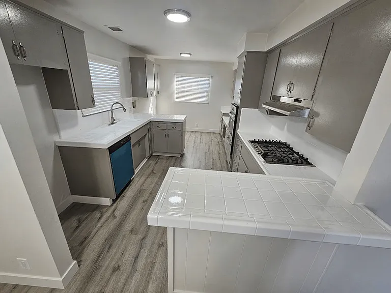 10327 Downey Ave — Photo 19