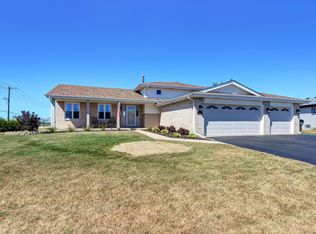 993 Wildwood Dr, New Lenox, IL 60451