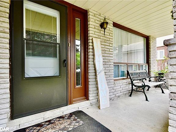 2nd image of 2055 Lilac Dr