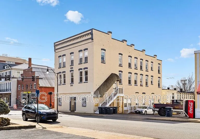 205 N Main St #9 — Photo 1