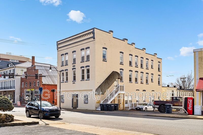 1st image of 205 N Main St Unit 9