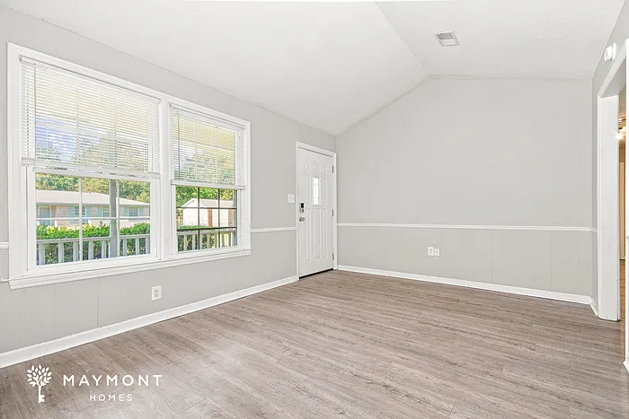 3 bed, 1.0 bath, 1032 sqft, $1,995 — Photo 4