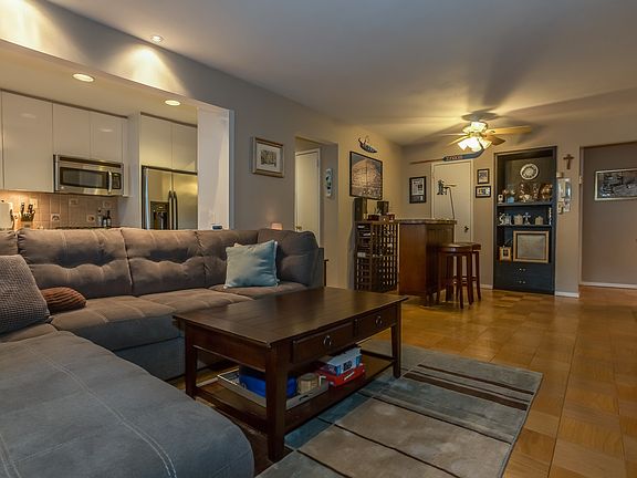 4th image of 410 E Broadway APT 2m