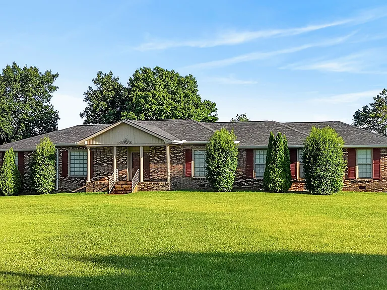 120 Briarwood Dr — Photo 2