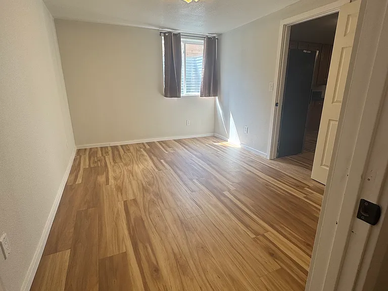 11121 SE 31st Ave #BASEMENT — Photo 10