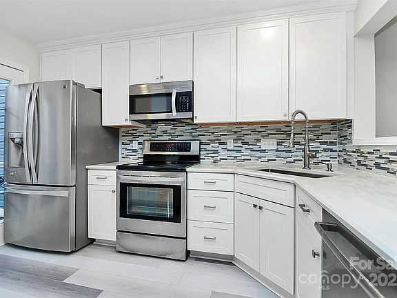 3rd image of 441 Robin Reed Ct