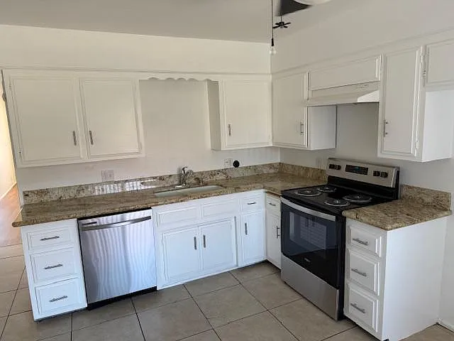 Kitchen, Downstairs