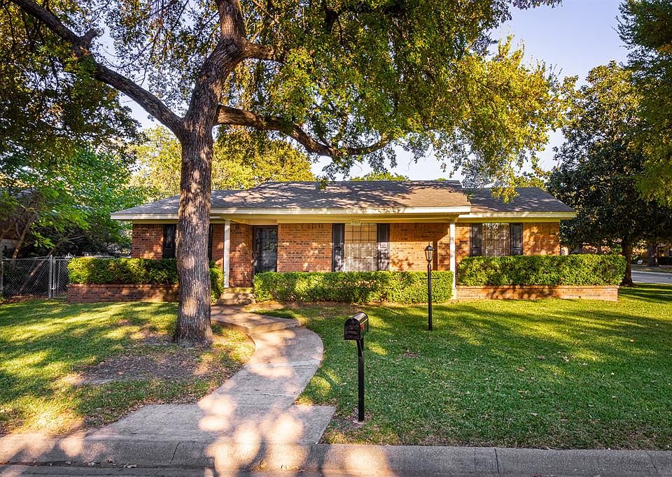 1st image of 2700 Cordova Cir