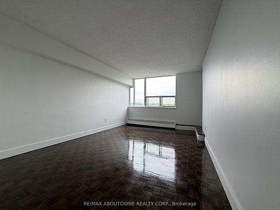 3rd image of 145 Wellington St W #515