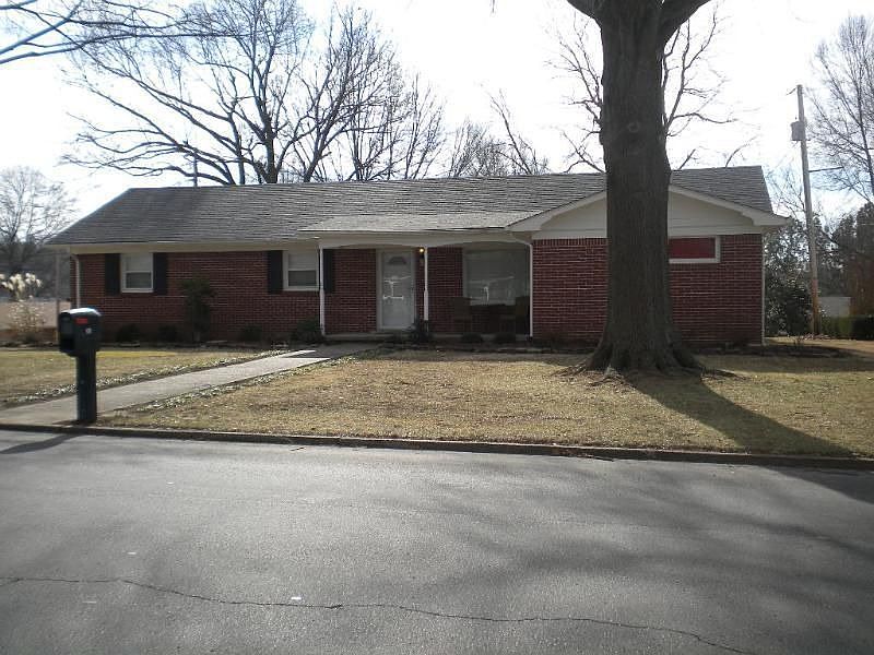 2nd image of 136 Taylor St