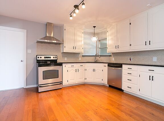 5th image of 2719 Gainesborough Dr