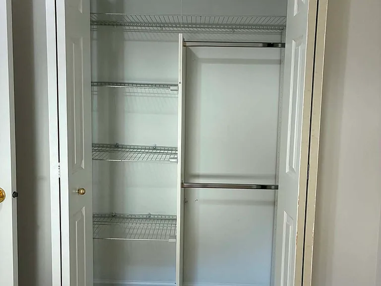 3rd bedroom - closet
