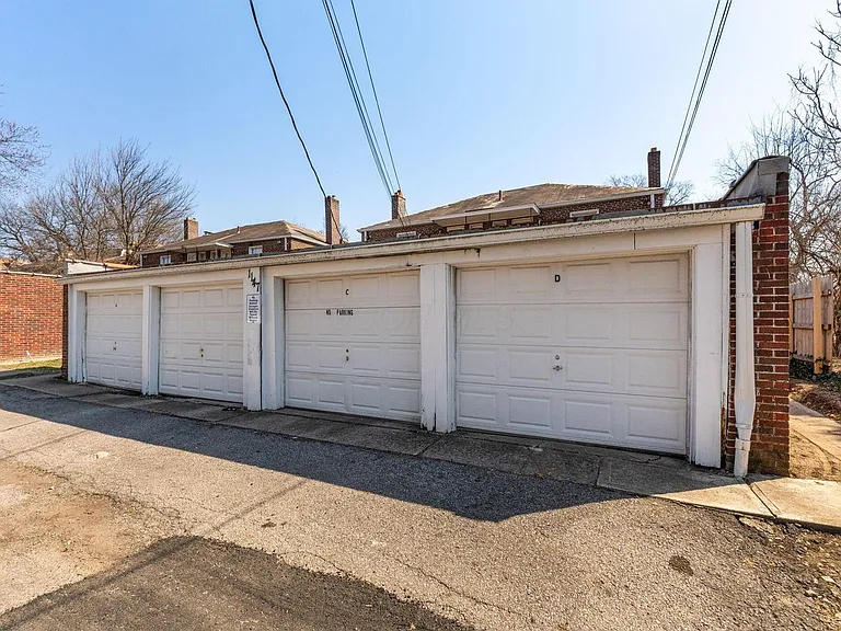 1147 S Cassingham Rd #B — Photo 15