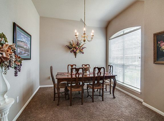 3rd image of 3501 Hamlett Ln