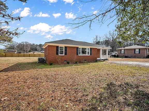 3rd image of 128 Marshall Cir