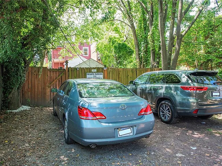 512 W Marshall St #B — Photo 9
