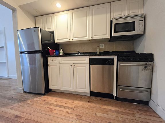 5th image of 881 10th Ave #2T