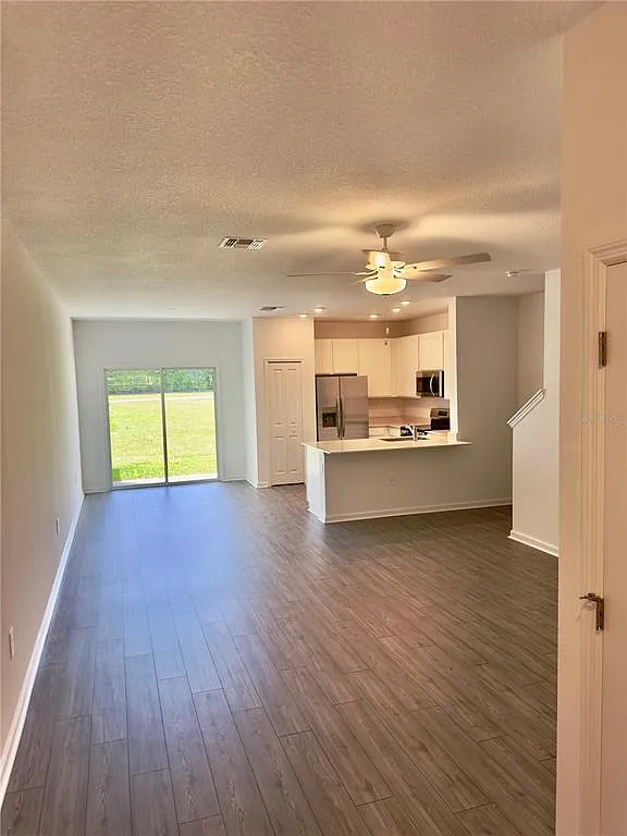 3 bed, 2.5 bath, 1708 sqft, $1,790 — Photo 2