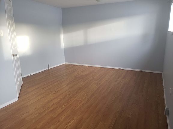 3rd image of 10524 101st Ave
