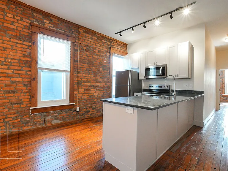880 Hamlet St. — Photo 5