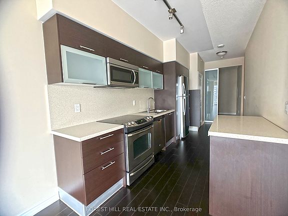 4th image of 386 Yonge St #3416
