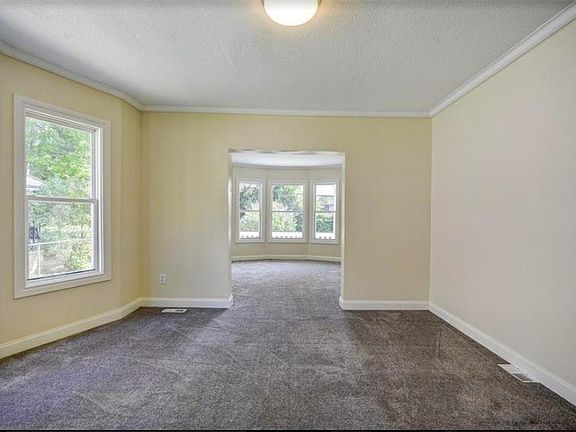 4th image of 21453 Oxford Ave #1