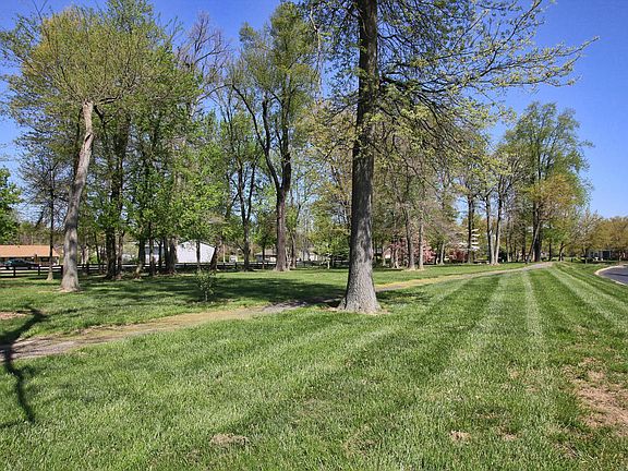 2nd image of 8513 Forest Way Dr