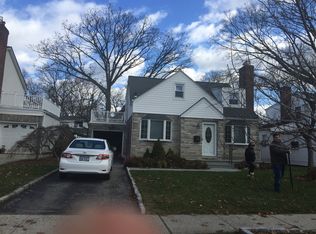 14 Redwood Rd, New Hyde Park, NY 11040